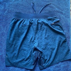 Lululemon T.H.E. Linerless shorts 9” size M in EUC